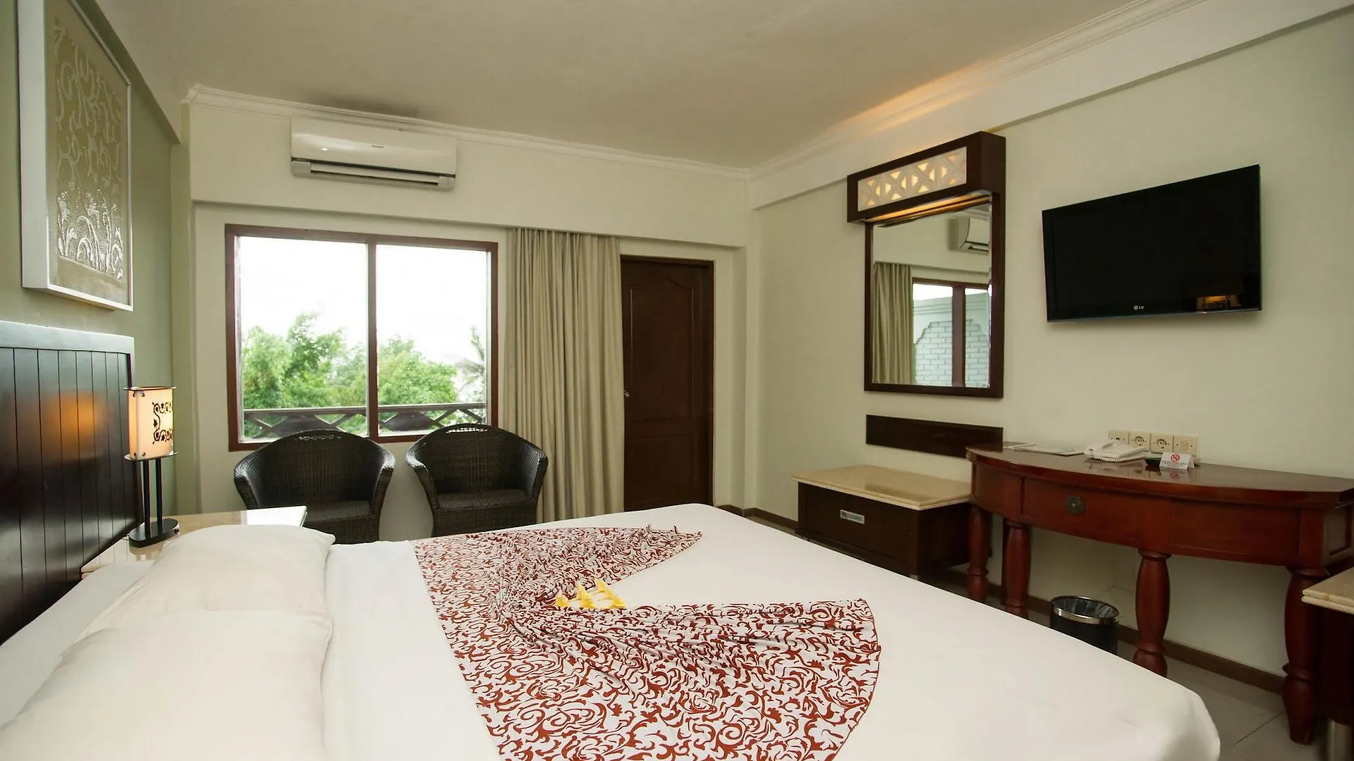 Kuta One Party Hotel
