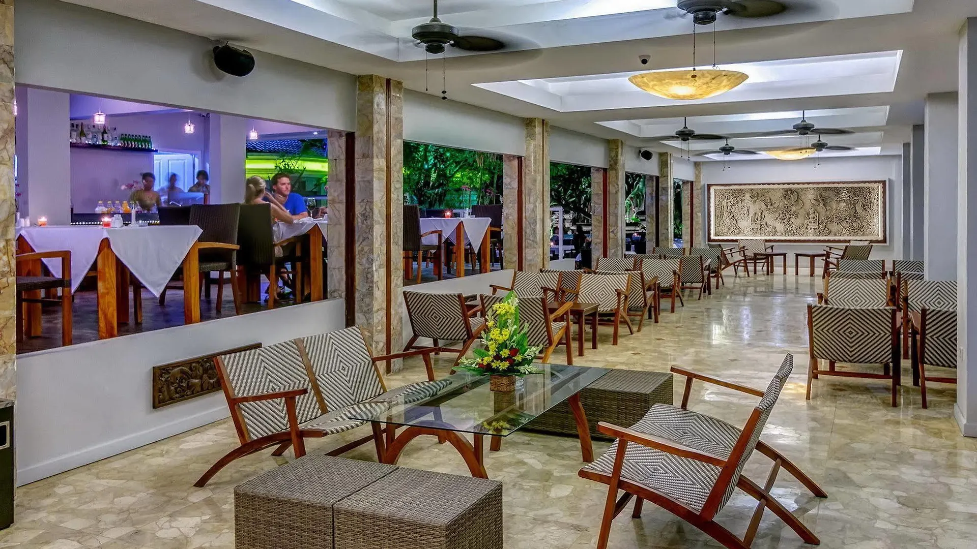 Kuta One Party Hotel 3*, Kuta Lombok
