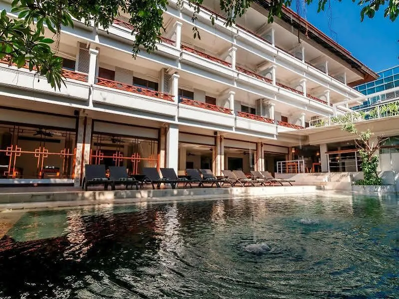 Kuta One Party Hotel